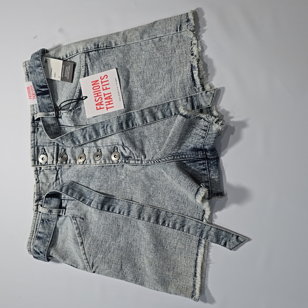 3/$15 Celebrity Pink– Women's Light Acid Wash Button Fly Y2K Stretch Shorts